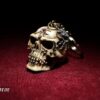 PRIVJESAK ZA KLJUČEVE Skull keyring 02